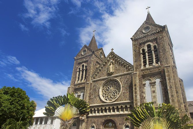An Exciting, Scenic and Historical Island Tour - Language, comfort, and group size