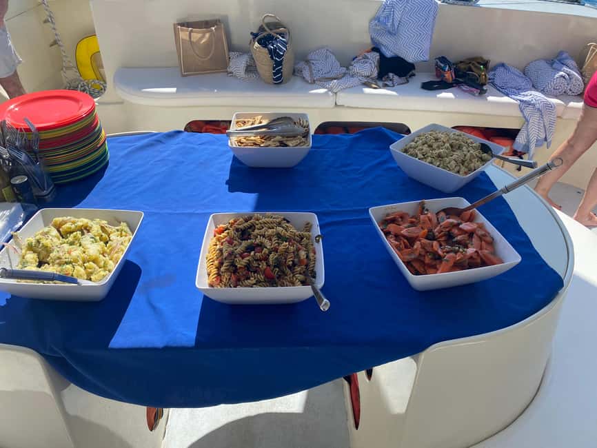 Half Day Sail and Snorkel - Setting sail from Port Zante on Swaliga