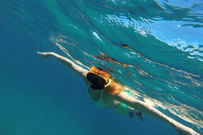 Scenic Speed-Boat Snorkel Tour - Riding out from Turtle Beach