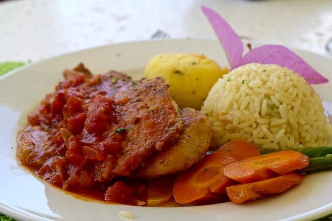 St Kitts Traditional Lunch & Half Day Island Tour - Lunch with a local drink